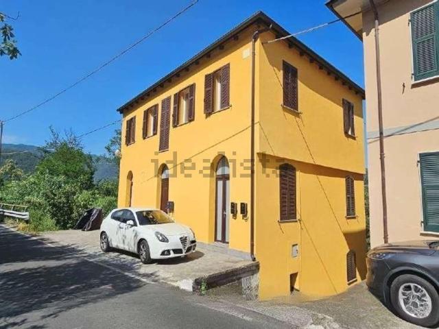 Villetta bifamiliare in vendita di 342 m² in Via Aldo Moro, 22