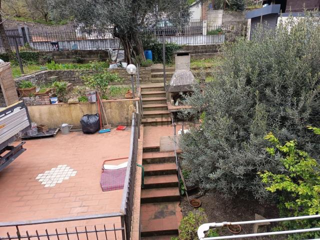Villetta bifamiliare in vendita di 342 m² in Via Bologna
