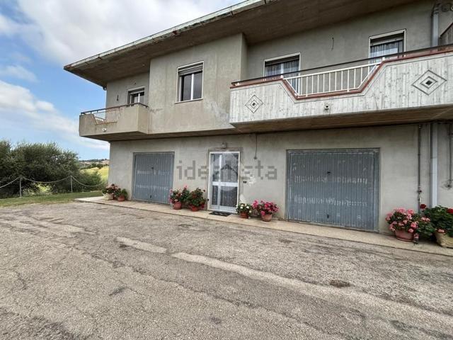 Villetta bifamiliare in vendita di 345 m² in Via Della Canapa, 22