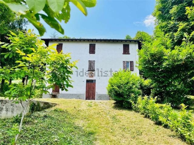 Villetta bifamiliare in vendita di 345 m² in Via Giardini Nord