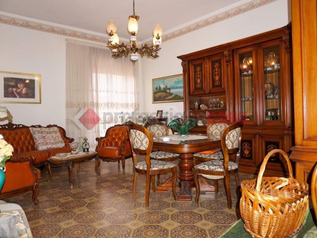 Villetta bifamiliare in vendita di 345 m² in Via Ludovico Sicignano, 26