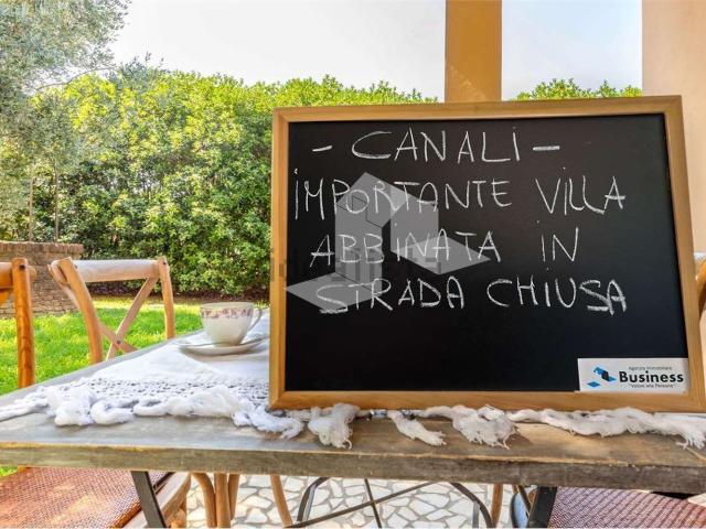 Villetta bifamiliare in vendita di 346 m² in Via Vittorio De Sica, 7
