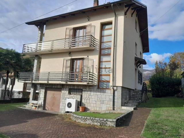 Villetta bifamiliare in vendita di 346 m² in Via Fucina, 13