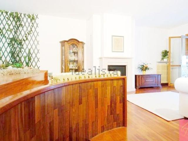 Villetta bifamiliare in vendita di 346 m² in Viale Santi Baldini, 20