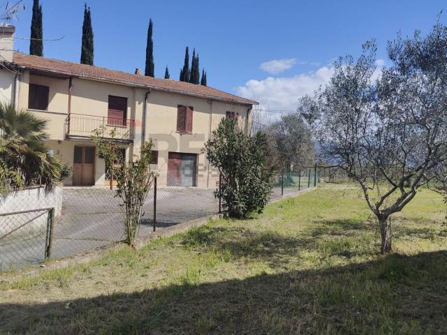Villetta bifamiliare in vendita di 348 m²