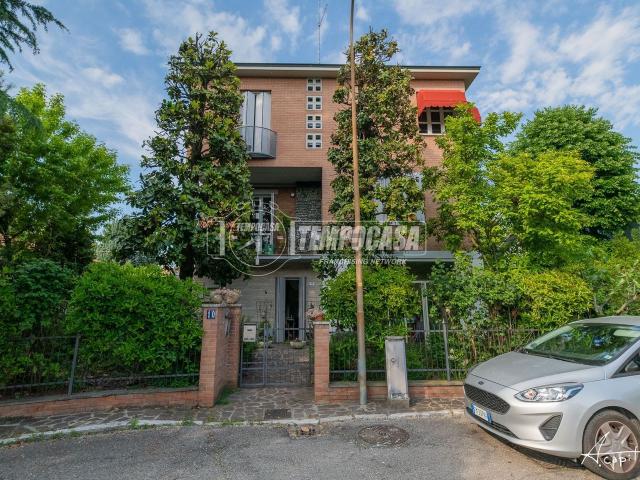 Villetta bifamiliare in vendita di 353 m² in Via Alcide Garagnani, 10