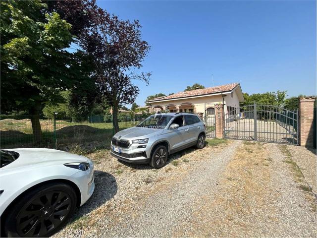 Villetta bifamiliare in vendita di 353 m² in Via Lazio