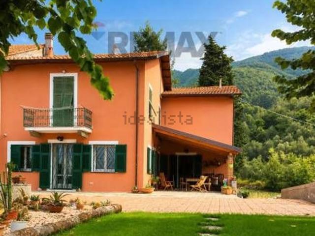Villetta bifamiliare in vendita di 350 m² in Località Campi, 3