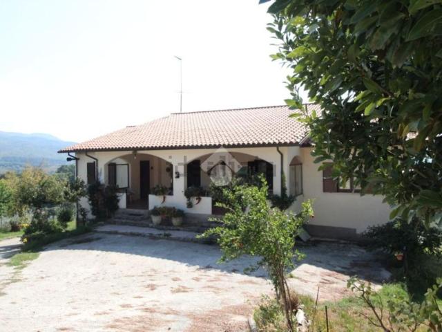 Villetta bifamiliare in vendita di 350 m² in Località dei Colli