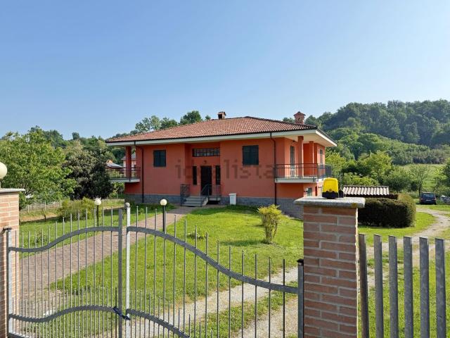 Villetta bifamiliare in vendita di 350 m² in Strada Boschi