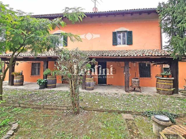 Villetta bifamiliare in vendita di 350 m² in Strada Casale Asti, 90