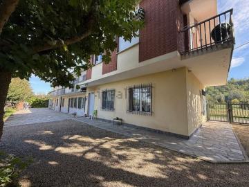 Villetta bifamiliare in vendita di 350 m² in Strada Pontesuero, 131