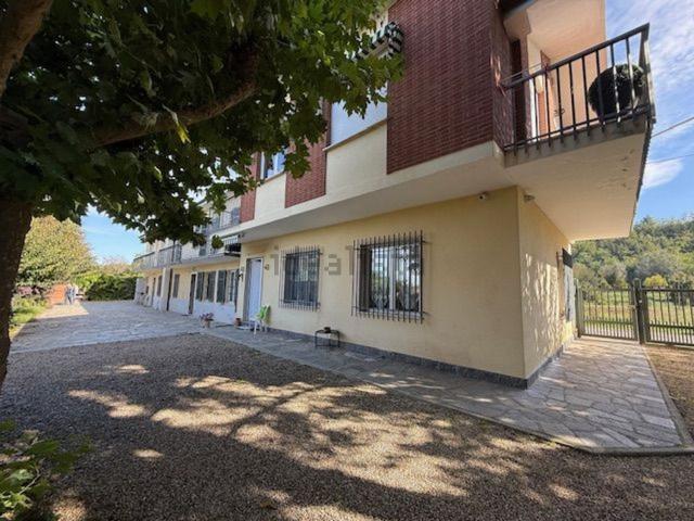 Villetta bifamiliare in vendita di 350 m² in Strada Pontesuero, 131