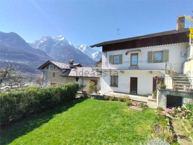 Villetta bifamiliare in vendita di 350 m² in Strada Statale 26 della Valle d&apos Aosta, 90