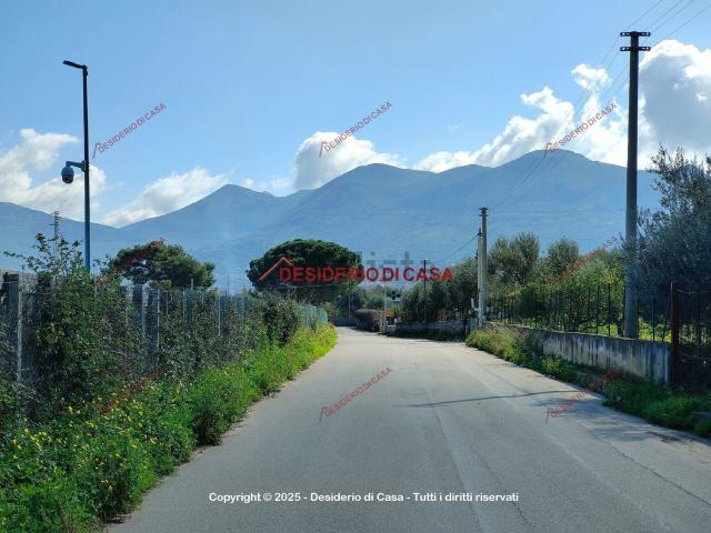 Villetta bifamiliare in vendita di 350 m² in Via Aldo Moro, 142