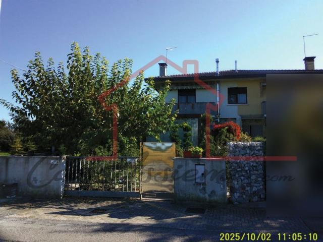 Villetta bifamiliare in vendita di 350 m² in Via Avenali