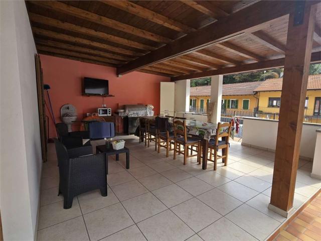 Villetta bifamiliare in vendita di 350 m² in Via Bariselli