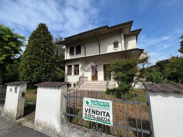 Villetta bifamiliare in vendita di 350 m² in Via Cadore, 24