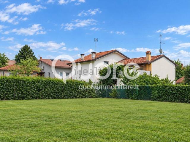 Villetta bifamiliare in vendita di 350 m² in Via Caprera