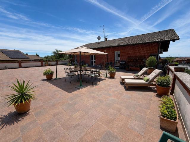 Villetta bifamiliare in vendita di 350 m² in Via Carisei, 7