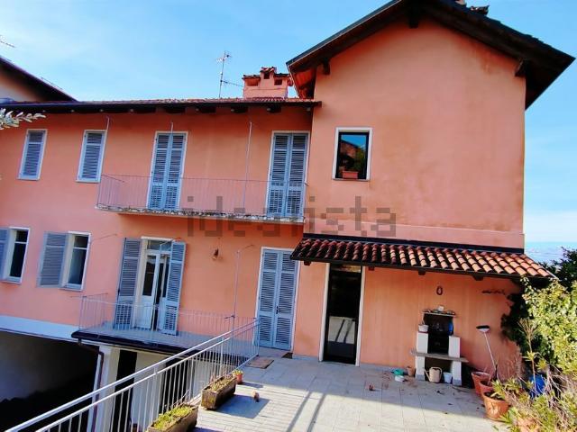 Villetta bifamiliare in vendita di 350 m² in Via Curino, 13