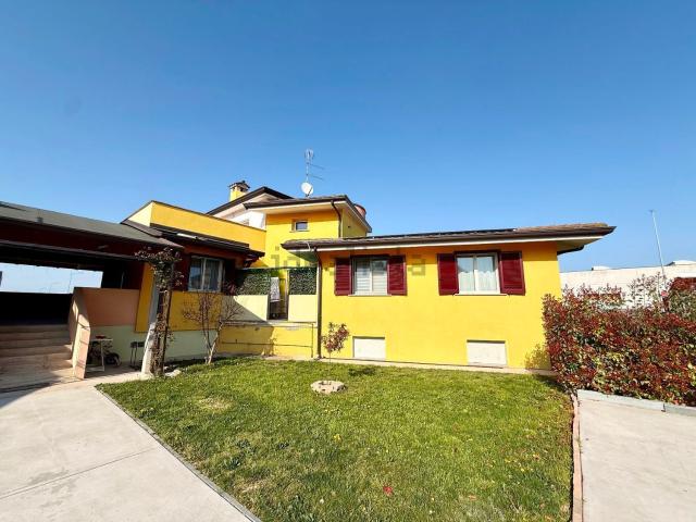 Villetta bifamiliare in vendita di 350 m²