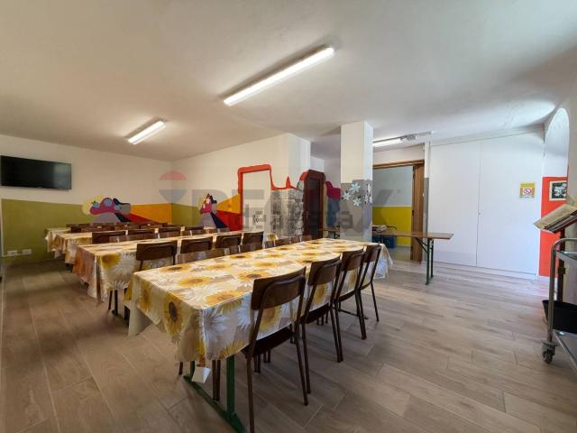 Villetta bifamiliare in vendita di 350 m² in Via della Caneva, 1
