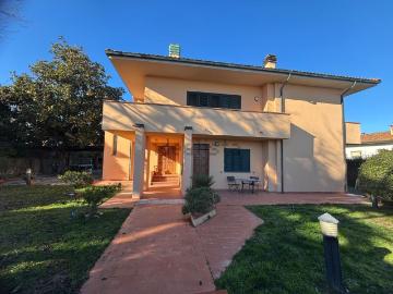 Villetta bifamiliare in vendita di 350 m² in Via di Casanova, 38