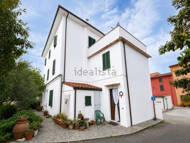 Villetta bifamiliare in vendita di 350 m² in Via di Falcata, 1
