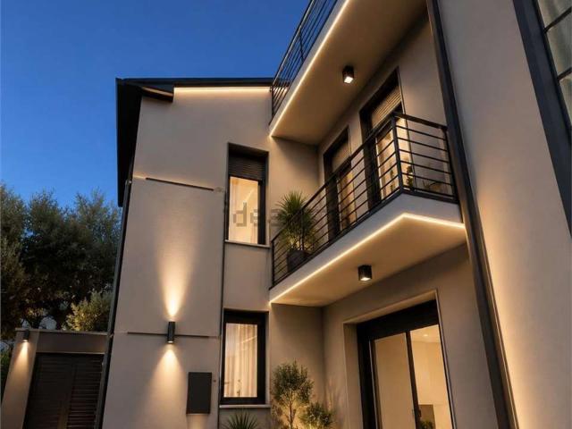 Villetta bifamiliare in vendita di 350 m² in Via di Sotto, 64