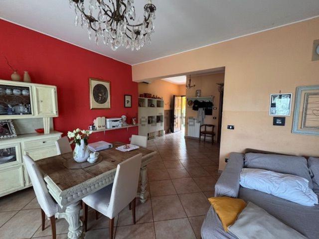 Villetta bifamiliare in vendita di 350 m² in Via Emilia Est