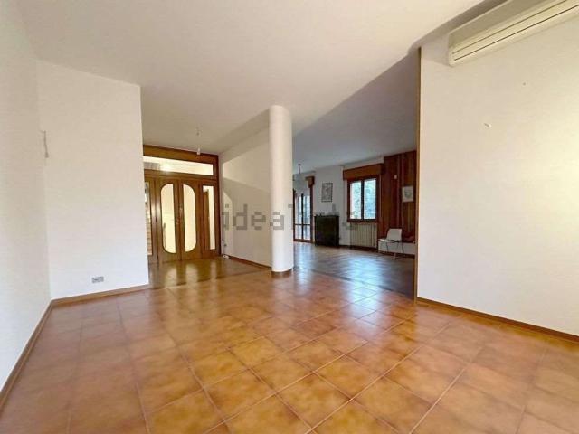Villetta bifamiliare in vendita di 350 m² in Viale Giacobazzi