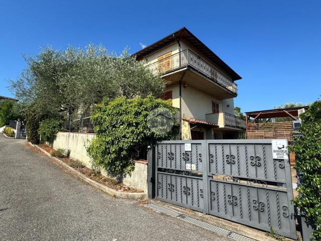 Villetta bifamiliare in vendita di 350 m² in Via Filippo Brunelleschi, 53