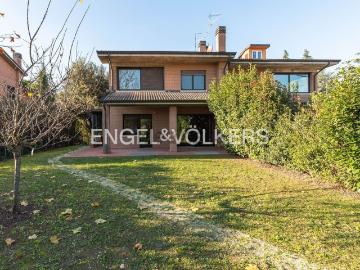 Villetta bifamiliare in vendita di 350 m² in Via G. Reni, 7