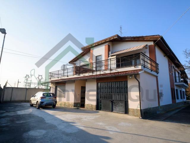 Villetta bifamiliare in vendita di 350 m² in Via Lombardore