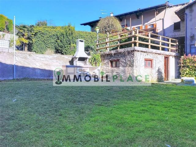 Villetta bifamiliare in vendita di 350 m² in Via Miorandei