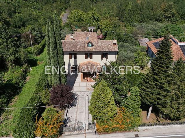 Villetta bifamiliare in vendita di 350 m² in Via Nazionale, 74