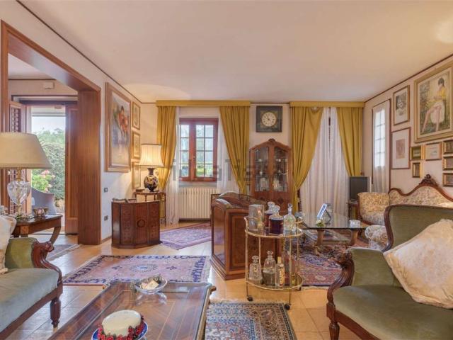 Villetta bifamiliare in vendita di 350 m² in Via Pasubio, 9