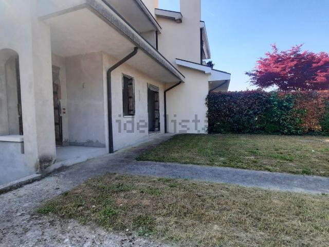 Villetta bifamiliare in vendita di 350 m² in Via Peserico