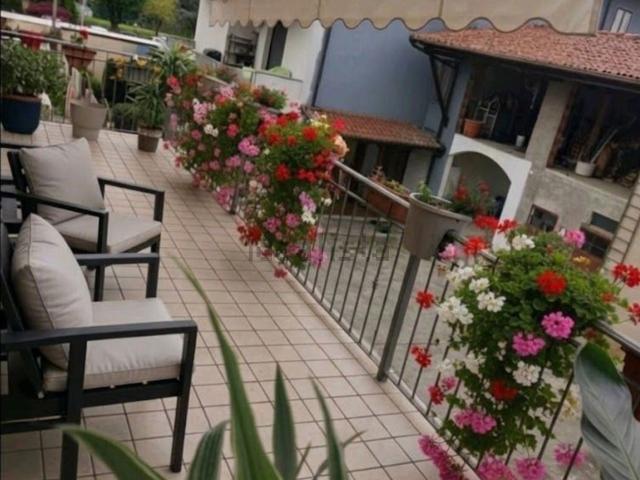 Villetta bifamiliare in vendita di 350 m² in Via Pinosa
