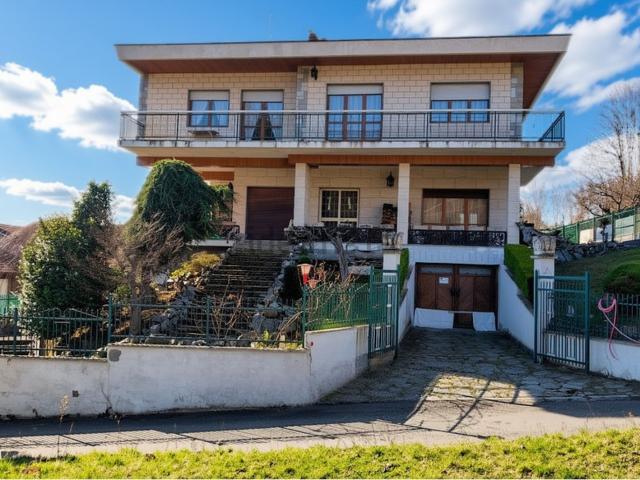 Villetta bifamiliare in vendita di 350 m² in Via Piano Audi