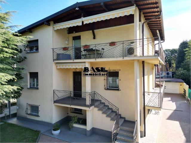 Villetta bifamiliare in vendita di 350 m² in Via Risorgimento, 2