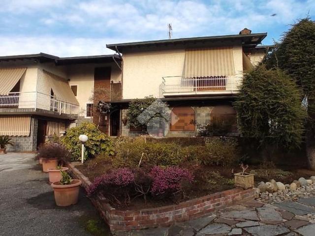 Villetta bifamiliare in vendita di 350 m² in Via Roma, 20