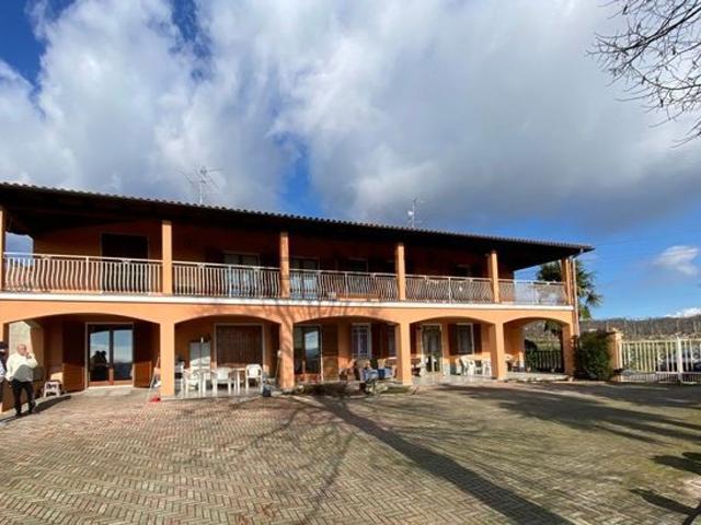 Villetta bifamiliare in vendita di 350 m² in Via Roma