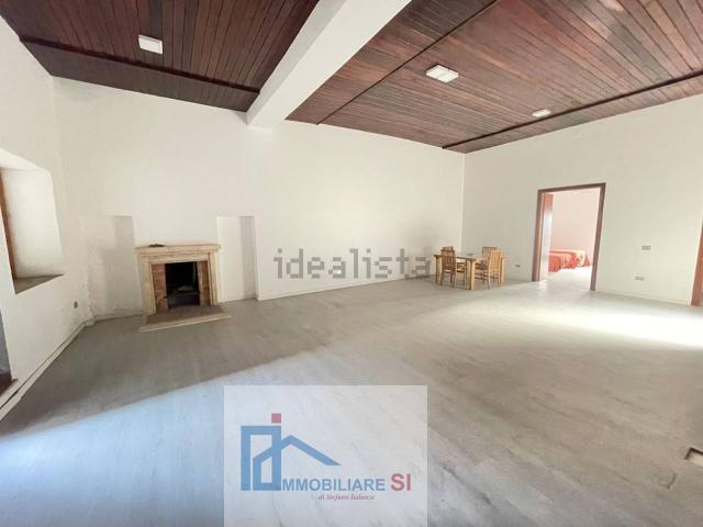 Villetta bifamiliare in vendita di 350 m² in Via Santa Croce