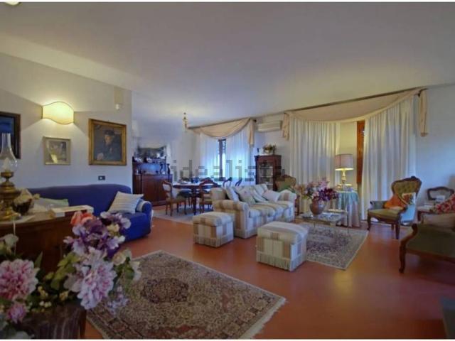 Villetta bifamiliare in vendita di 350 m² in Via San Martino Altoreggi, 6