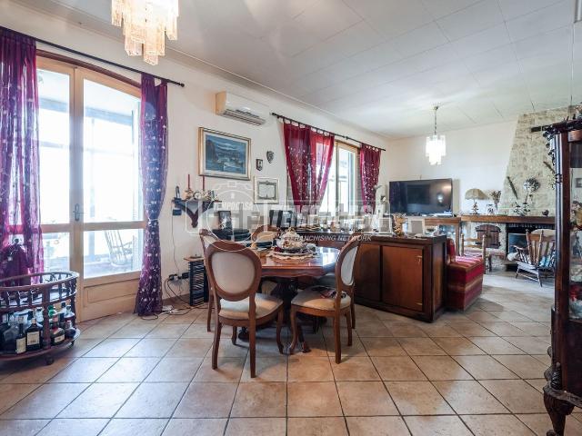 Villetta bifamiliare in vendita di 350 m² in Via Solferino, 95