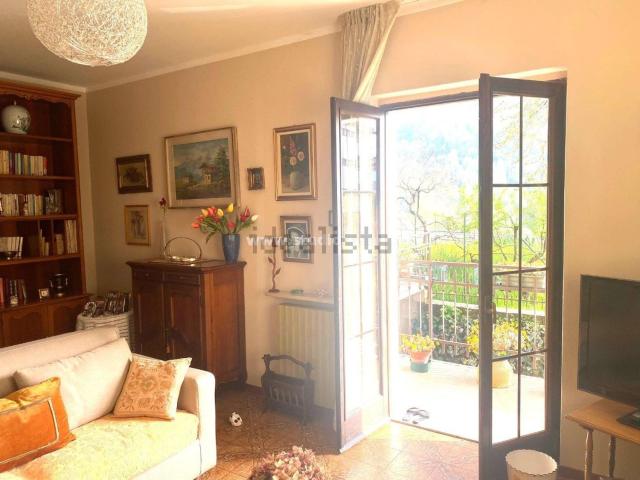 Villetta bifamiliare in vendita di 350 m² in Via Spino al Brembo, 31