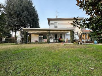 Villetta bifamiliare in vendita di 350 m² in Viale Beato Quagliotti, 62