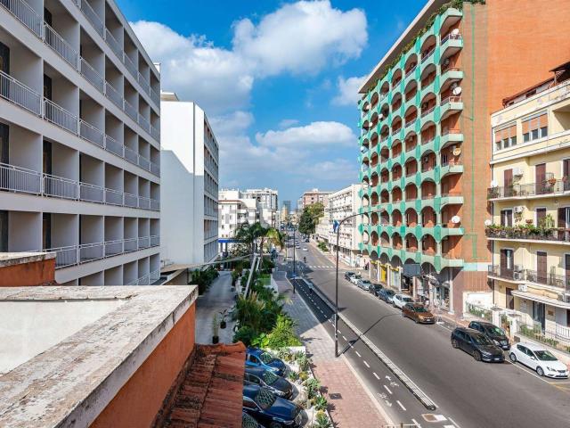 Villetta bifamiliare in vendita di 350 m² in Viale Virgilio, 68